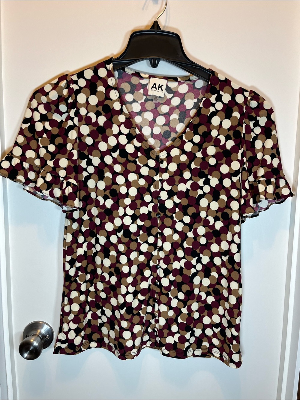 Anne Klein Polka Dot Print V-Neck Short Sleeve Top in Burgundy and Cream